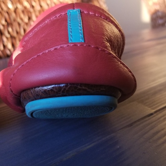 SOLD Cardinal Red Tieks - Picture 4 of 8